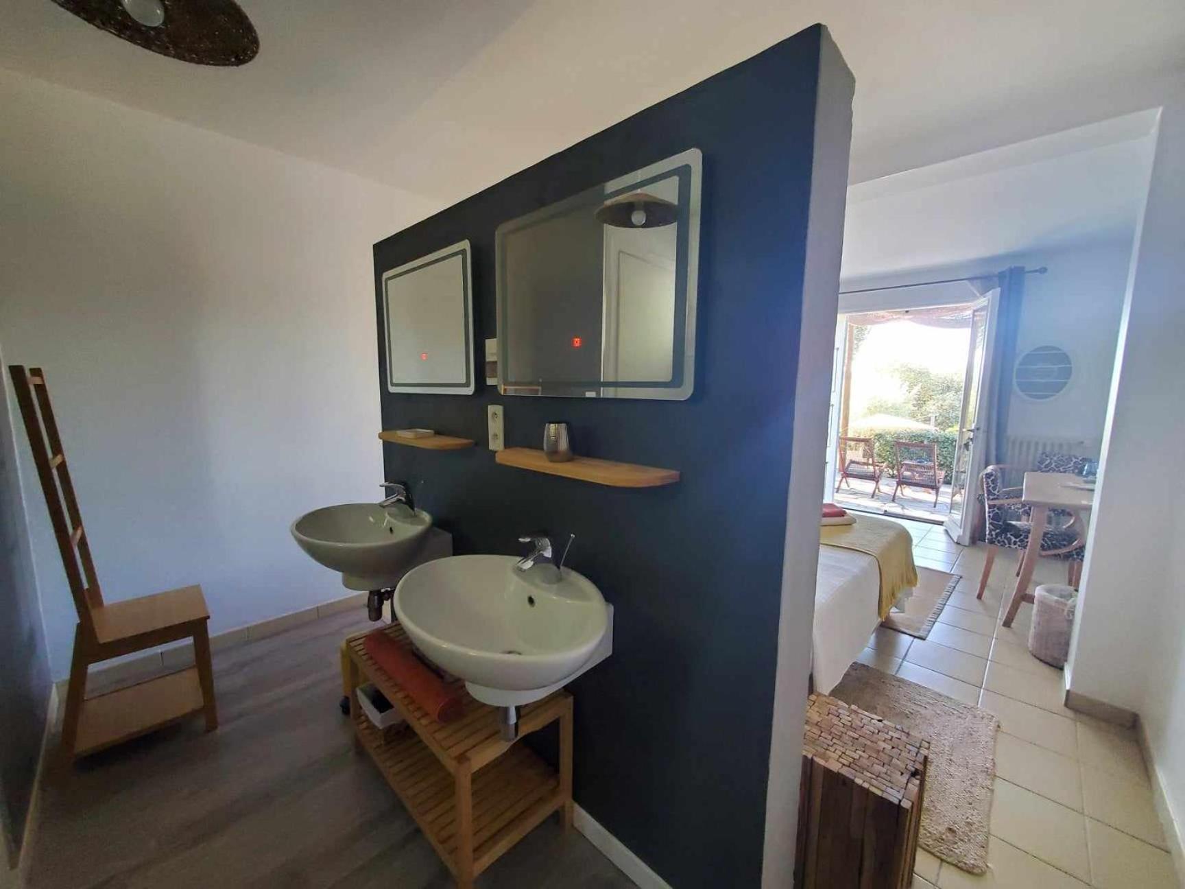 Hotel La Fontaine Au Loup à Saint-Maurice-sur-Eygues Extérieur photo